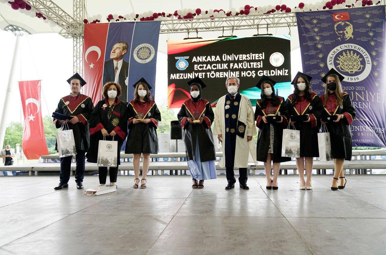 ankara universitesi eczacilik fakultesi mezunlari diplomalarini aldi ankara universitesi